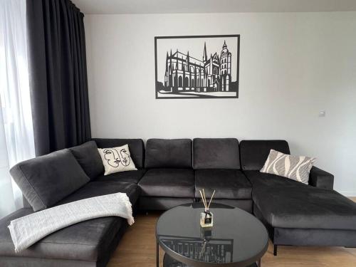 3BR Stadium Getaway - Parking