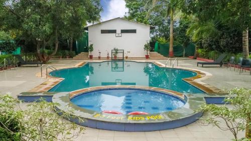 Bazén v ubytování Club Mahindra Sasan Gir nebo v jeho okolí