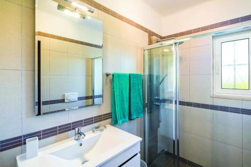 a bathroom with a sink and a shower at Casa Santalena in Carvoeiro