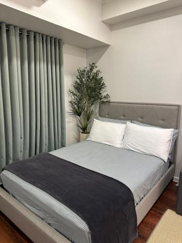 Postel nebo postele na pokoji v ubytování Casa Jimena at Ivory Residences