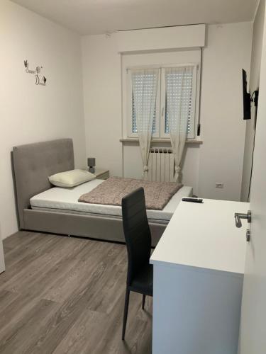 Ein Bett oder Betten in einem Zimmer der Unterkunft Trilocale alle porte di Milano immerso nel verde