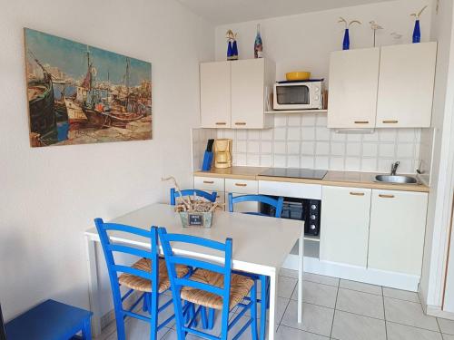 Photo de la galerie de l'établissement Entre plage et marina T2 climatisé avec piscine collective-5HR213, à Saint Cyprien Plage