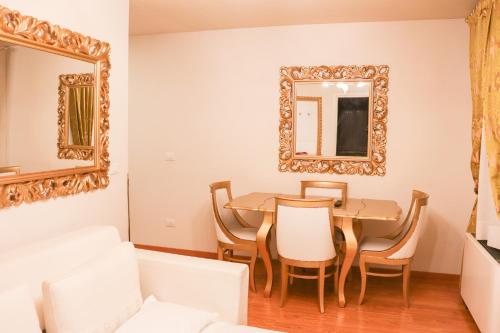 a dining room with a table and a mirror at Al Bailo Di Venezia in Venice