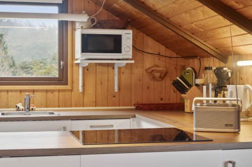 Μια τηλεόραση ή/και κέντρο ψυχαγωγίας στο Cozy House By Roskilde Fjord
