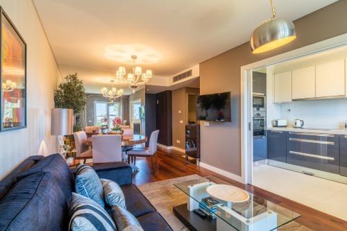 a living room with a couch and a table at Manny Quinta Vitória, by Pausa Holiday Rentals in Funchal