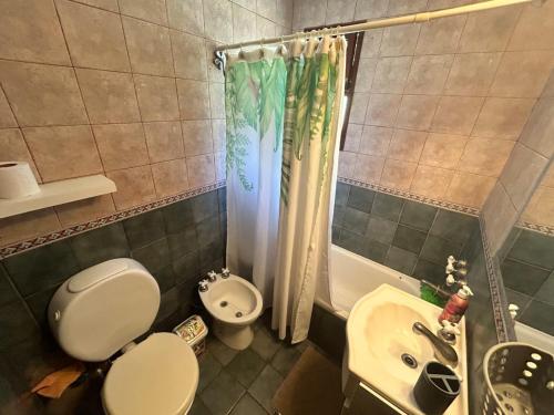 Koupelna v ubytování CASADELGOLF Villa Gesell