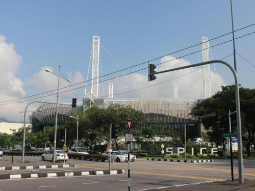 a traffic light in front of a large building at D Nice Hotel in George Town