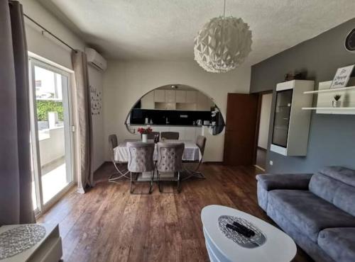 Quiet Family-Friendly Trogir Apartment