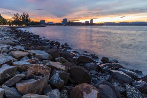 a group of rocks on the shore of a body of water at Hotel O Penginapan Almera in Inanam