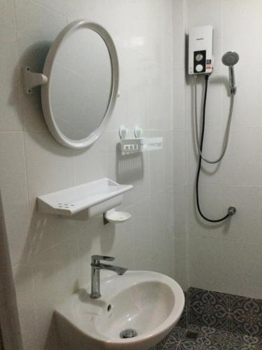Un baño de Ananas Samui Hostel