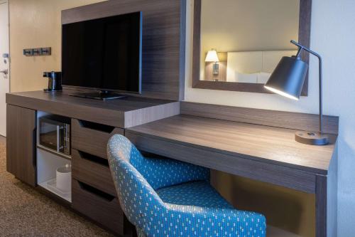 a room with a desk with a television and a chair at Hampton Inn & Suites Valley Forge/Oaks in Phoenixville