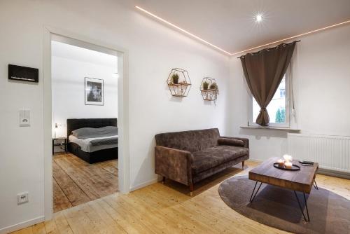 a living room with a couch and a bed at Vintage Apartment 2 Black am Kurpark von Bad Ems in Bad Ems