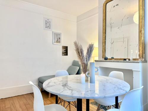 Photo de la galerie de l'établissement Charmant 2 Pièces Lumineux au calme - Au cœur du 17ème - Les Frères de la Loc', à Paris