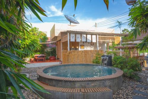 a small pool in front of a house at Maduel Resort Kohlarn in Ko Larn