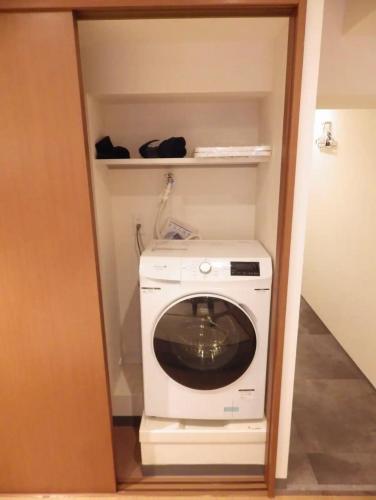 a washer and dryer in a small room at shinjuku yuki okubo 502-SJ0044 in Tokyo