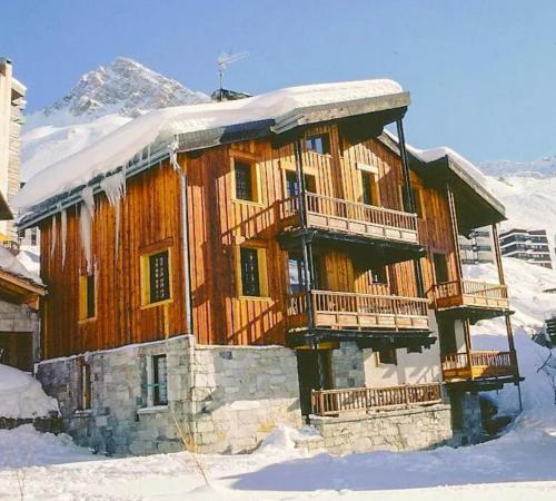CHALET - DUPLEX neuf 8 pax - pied des pistes - parking privé - cheminée - Skiroom - 3 rooms & mezzanine