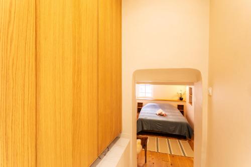 une chambre avec un lit dans une petite pièce dans l'établissement COSY VOLTI AP4434 By Riviera Holiday Homes, à Villefranche-sur-Mer