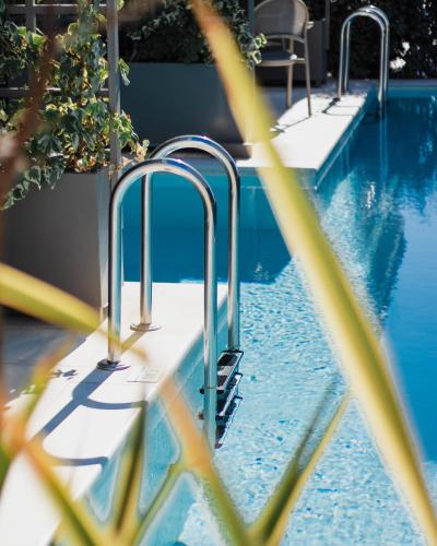 Πισίνα στο ή κοντά στο Serenity Suites
