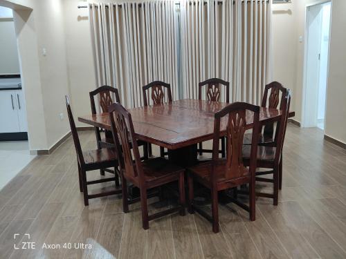 Φωτογραφία από το άλμπουμ του Silver Moon σε Harare