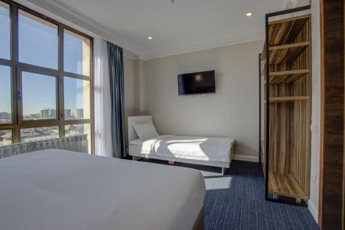 Postel nebo postele na pokoji v ubytování Hotel Resident Bishkek