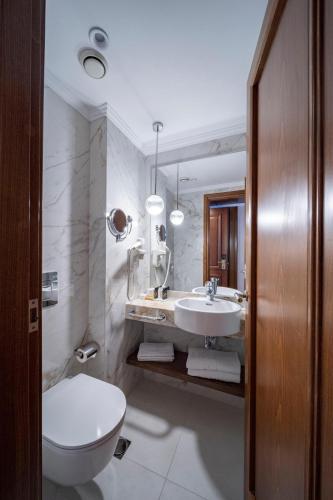 Koupelna v ubytování Electra Palace Athens