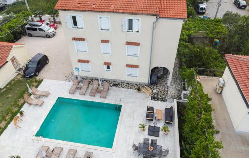 2 Bedroom Amazing Apartment In Lopar