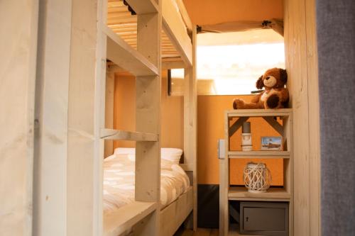 Postel nebo postele na pokoji v ubytování Safaritent Wood met tuinzicht