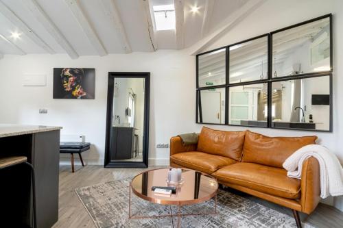 Modern Bright Penthouse -1Bedroom 1Bath -Sol