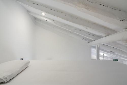 Modern Bright Penthouse -1Bedroom 1Bath -Sol