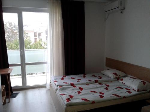 Postel nebo postele na pokoji v ubytování Apartments Kaloyan