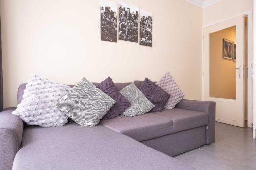 a couch with pillows on it in a living room at Ilot de paix in Ostend
