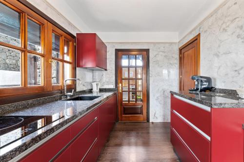 Cosy villa Alegranza 105, communal pool, private garden