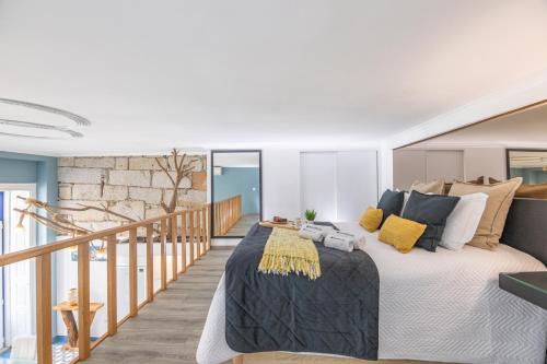 Host Wise - Deluxe Spacious Flats w Mezzanine