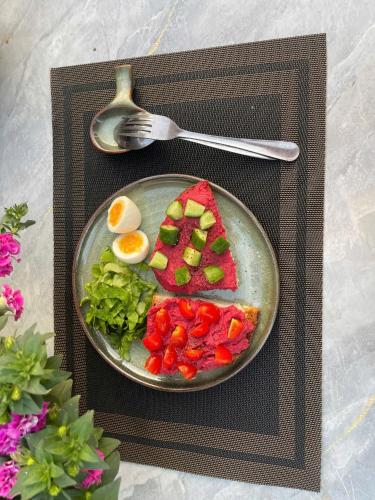 Mad i den private indkvartering eller i nærheden