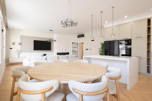 Luxurious and spacious 4BR in historical downtown