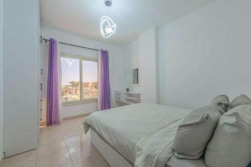 Ένα ή περισσότερα κρεβάτια σε δωμάτιο στο Luxury apartment on the pool