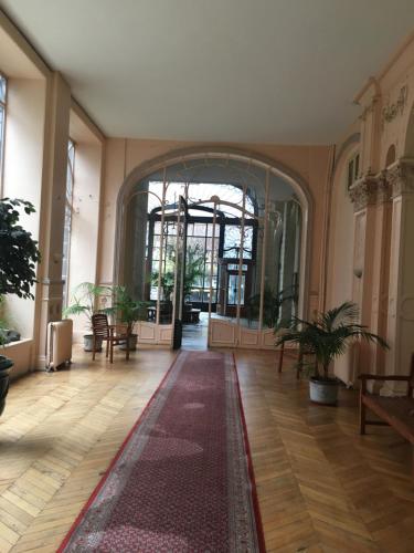 Fotografie z fotogalerie ubytování Hyper centre dans ancien palace face aux thermes v destinaci Mont-Dore