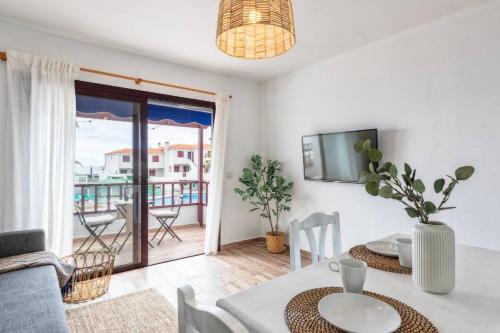 TV a/nebo společenská místnost v ubytování El balcón del Atlántico, vistas únicas y paz