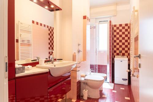 a bathroom with a sink and a toilet at Duomo - Fondazione Prada --- Cozy Aparment in Milan
