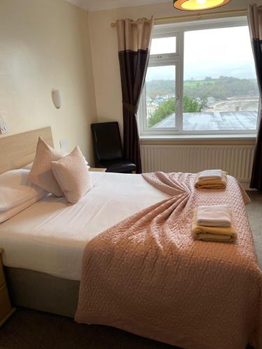 Postel nebo postele na pokoji v ubytování Merlewood Hotel