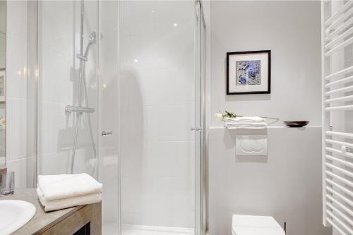Blanc Manteau Residence