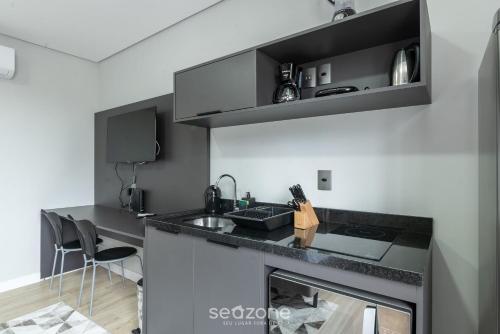 a kitchen with a sink and a counter top at TCO - Apartamentos no Centro Histórico Porto Alegre/RS in Porto Alegre