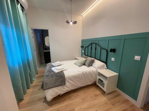 A 4 min andando del metro 3 habitaciones con baño privado