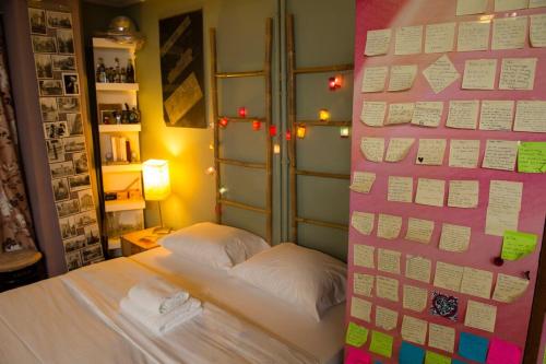 500Mbps WiFi Budget Studio 1min from Attiki metro station