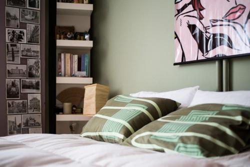 500Mbps WiFi Budget Studio 1min from Attiki metro station