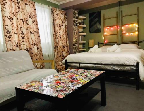 500Mbps WiFi Budget Studio 1min from Attiki metro station