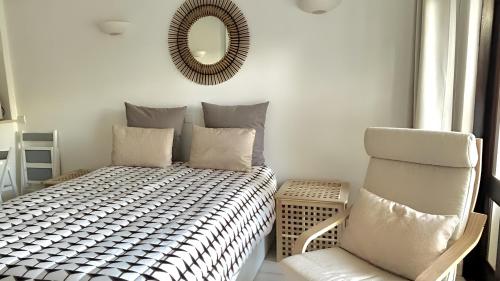 Magnific Studio with a cozy garden, 5 minutes to the beach