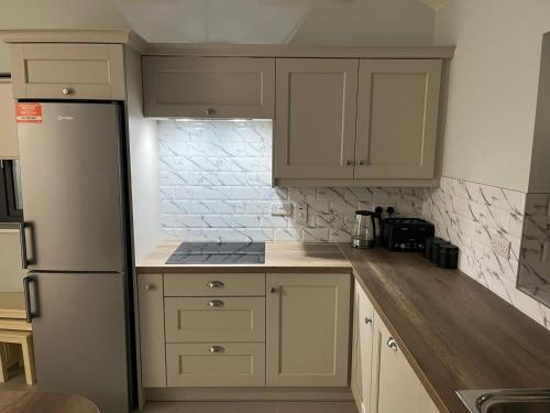 Una cocina o cocineta en 2 kingsize bedrooms at Castle View House