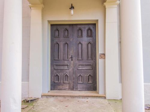 Η πρόσοψη ή η είσοδος του Caynham Court