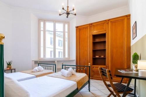 Katil atau katil-katil dalam bilik di Luxury Apartment on the center of Como